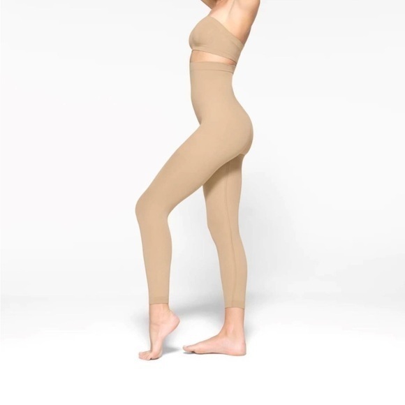 NWOT Skims Seamless Sculpt High Waist Leggings Sand - Picture 1 of 2